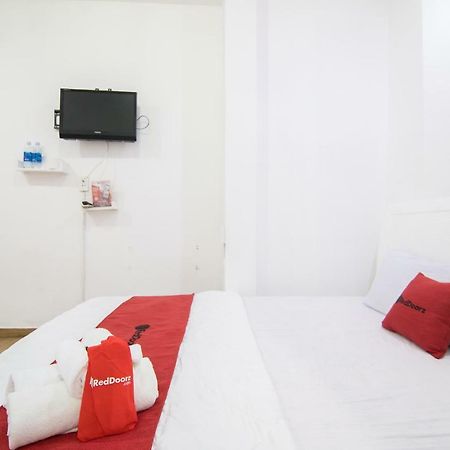 Reddoorz Plus Near Tan Dinh Market 호치민 외부 사진