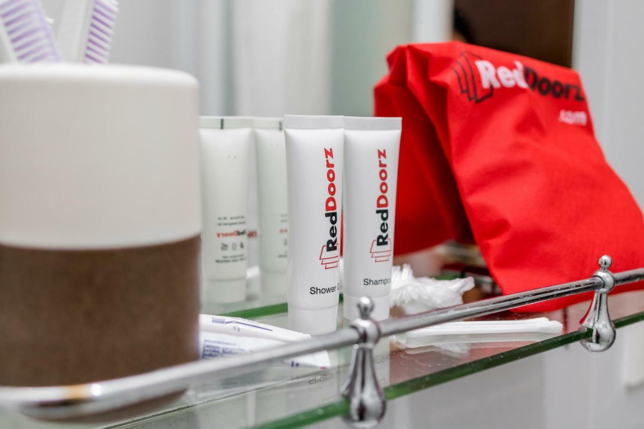 Reddoorz Plus Near Tan Dinh Market 호치민 외부 사진