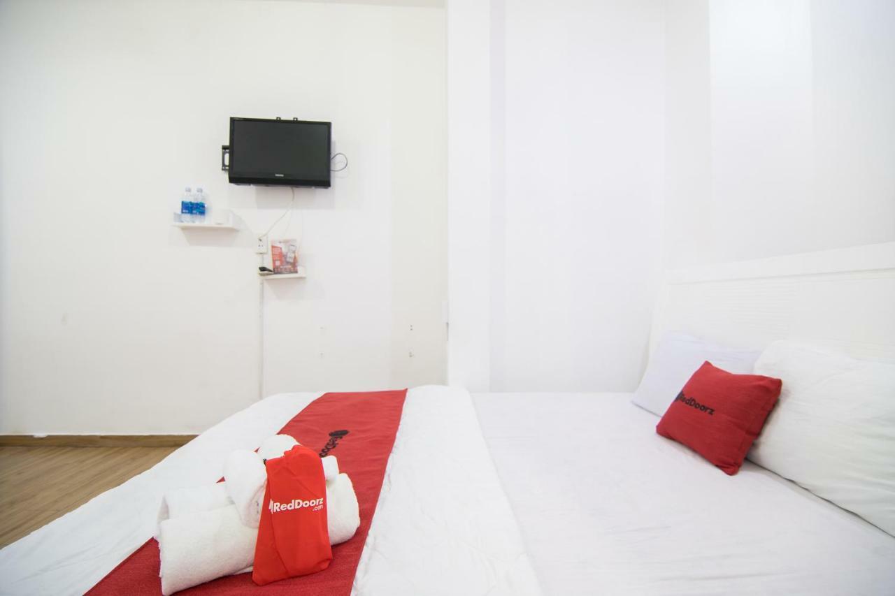 Reddoorz Plus Near Tan Dinh Market 호치민 외부 사진